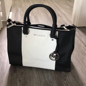 Micheal Kors Purse